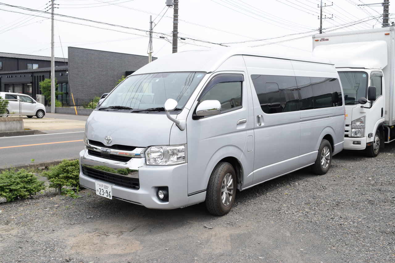 ハイエース 10人乗り